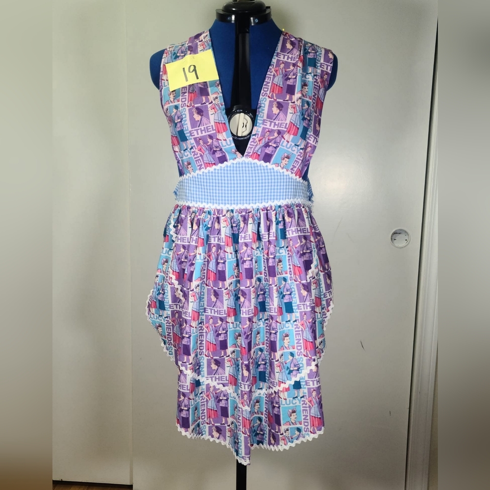 Aprons - Picture 4 of 9